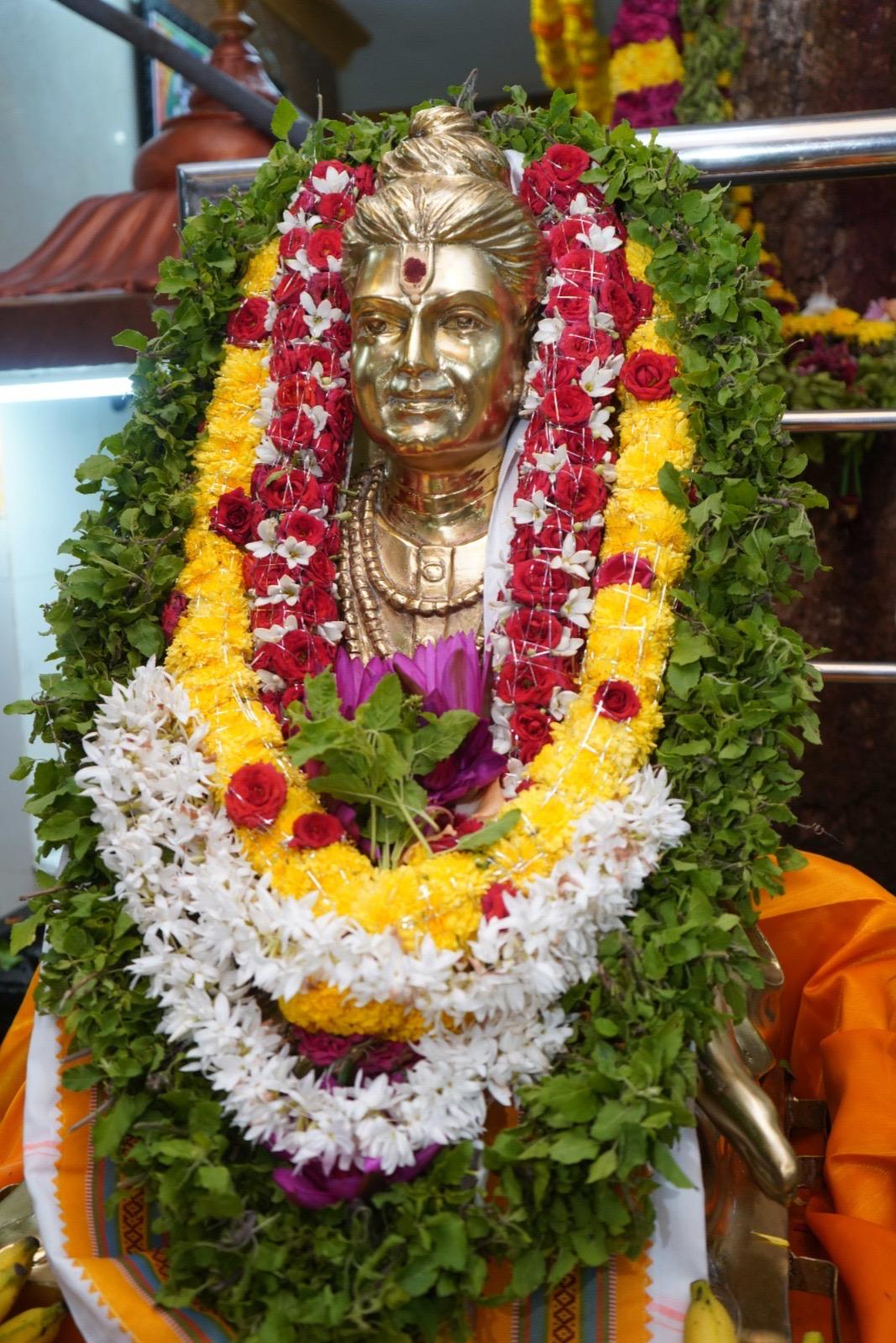 Sripada Ramasree Sripada Srivallabha - The Divine Experiences